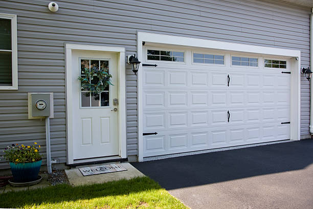 24/7 Emergency Garage Door Panel Replacement experts in Oreana, IL